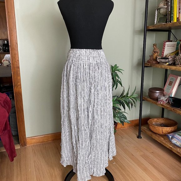 NEW AMERICAN EAGLE SKIRT - Picture 3 of 4